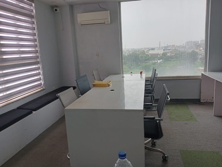 Team Area, motiaz-royal-citi Commercial Office Space 900 Sq.Ft. In Ambala Highway Zirakpur 9392203