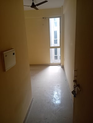 Room in 3 BHK Apartment at Conscient Habitat Residences, Sector 78 – for Rent