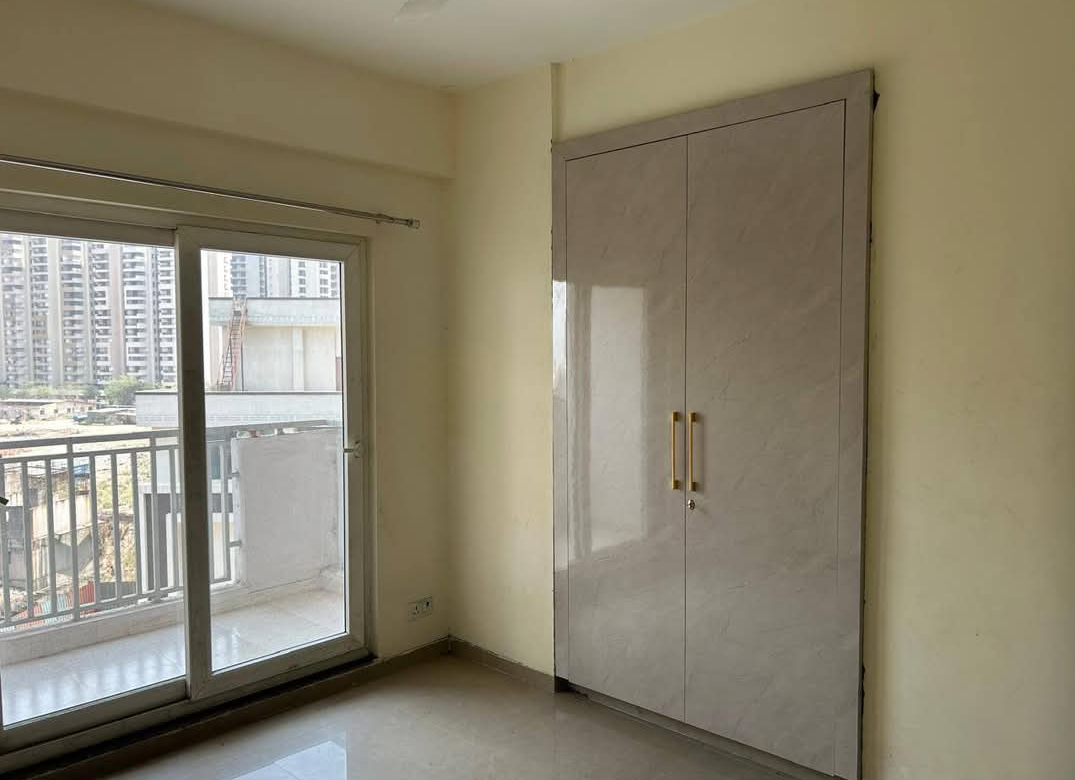 3 BHK Apartment For Rent in Shri Radha Sky Gardens