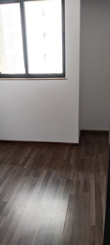 Room in 1.5 BHK Apartment at Lodha Palava City Lakeshore Greens, Dombivli East – for Rent