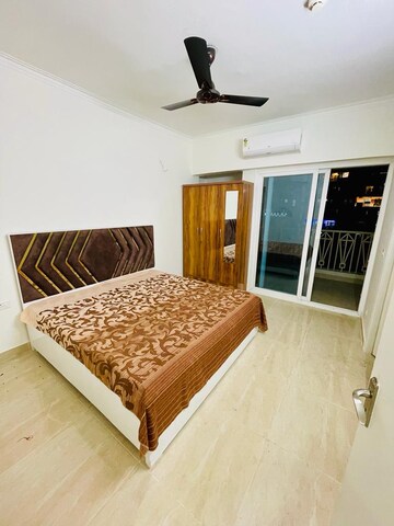 Bedroom in 2 BHK Apartment at Gaur City 7th Avenue, Sector 4 Greater Noida – for Rent
