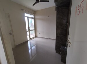 Room in 3 BHK Apartment at Conscient Habitat Residences, Sector 78 – for Rent