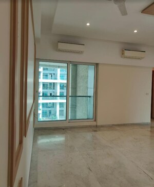 Room in 3 BHK Apartment at Lower Parel – for Rent