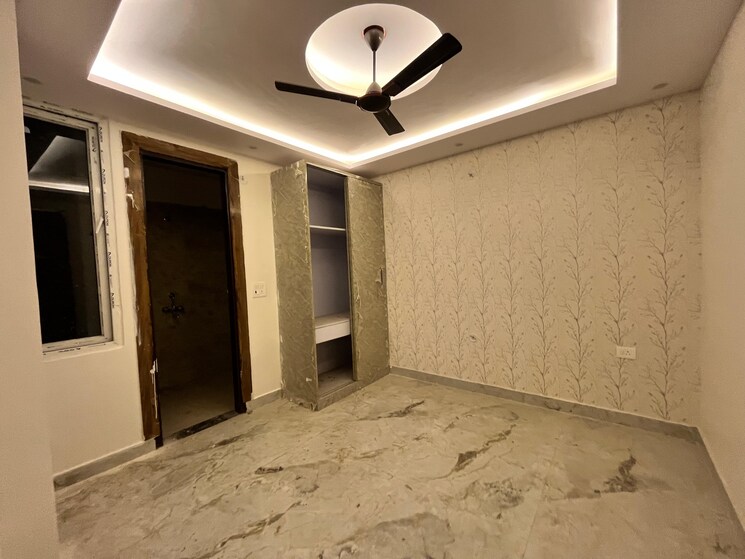 Room, sector 107 3 Bedroom 1400 Sq.Ft. Builder Floor In Sector 107 Noida 9392272