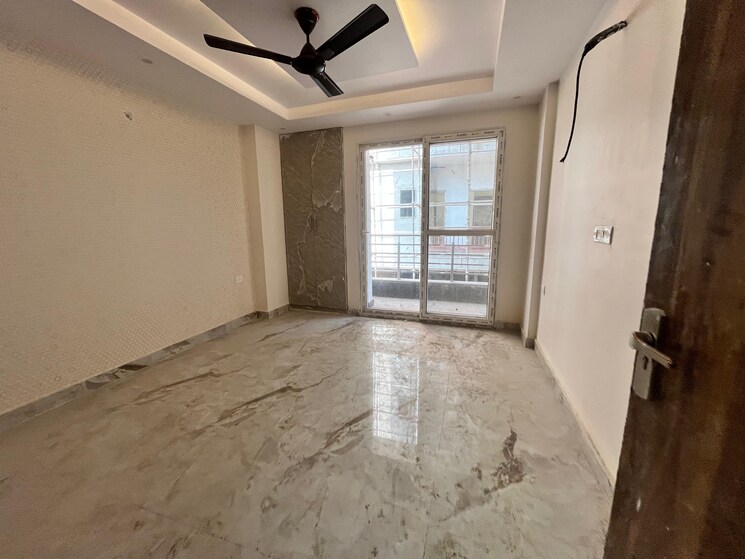 Room, sector 107 3 Bedroom 1400 Sq.Ft. Builder Floor In Sector 107 Noida 9392272