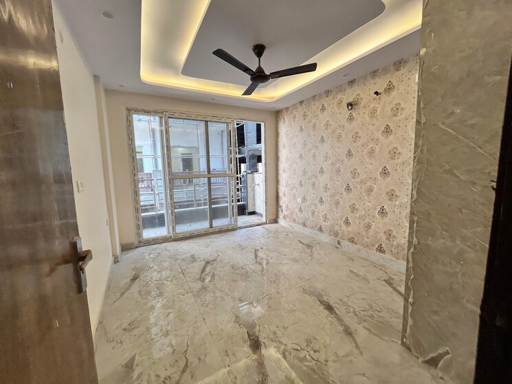 Room, sector 107 3 Bedroom 1400 Sq.Ft. Builder Floor In Sector 107 Noida 9392272