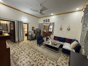 Living Room in 2 BHK Builder Floor at Sector 46 – for Rent