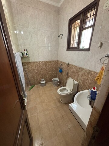 Bathroom in 2 BHK Builder Floor at Sector 46 – for Rent