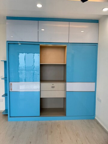 Furnished Amenities in 3 BHK Apartment at M3M Heights, Sector 65 – for Rent