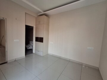 Room in 3 BHK Apartment at Vip Road – for Sale