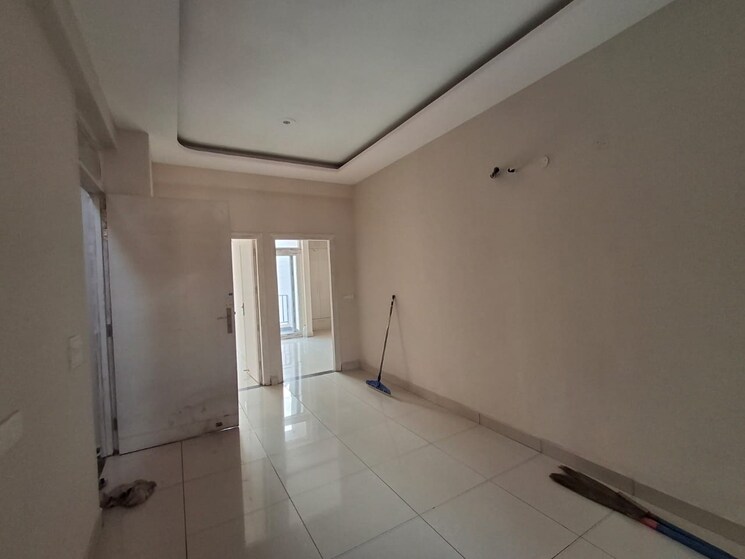 Room, vip road 3 Bedroom 1800 Sq.Ft. Apartment In Vip Road Zirakpur 9392320