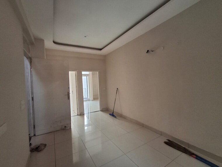 Room, vip road 3 Bedroom 1800 Sq.Ft. Apartment In Vip Road Zirakpur 9392320