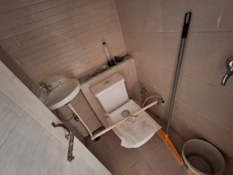Bathroom, vip road 3 Bedroom 1800 Sq.Ft. Apartment In Vip Road Zirakpur 9392320
