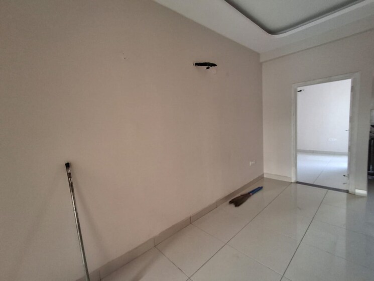 Other, vip road 3 Bedroom 1800 Sq.Ft. Apartment In Vip Road Zirakpur 9392320