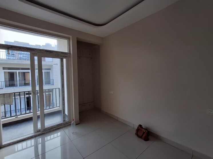 Room, vip road 3 Bedroom 1800 Sq.Ft. Apartment In Vip Road Zirakpur 9392320