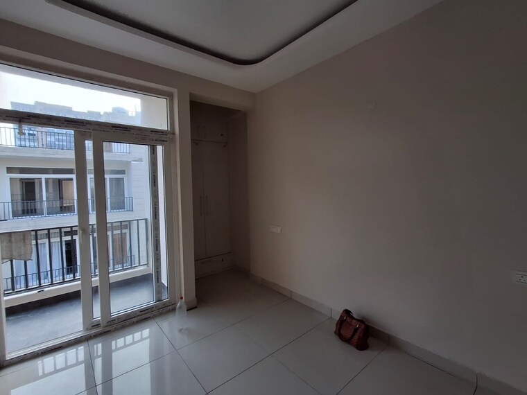 Room, vip road 3 Bedroom 1800 Sq.Ft. Apartment In Vip Road Zirakpur 9392320