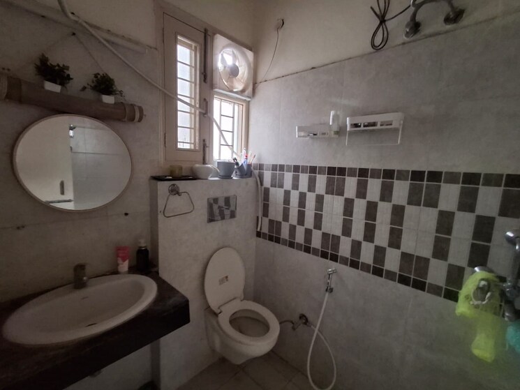 Bathroom, vip road 3 Bedroom 1800 Sq.Ft. Apartment In Vip Road Zirakpur 9392320