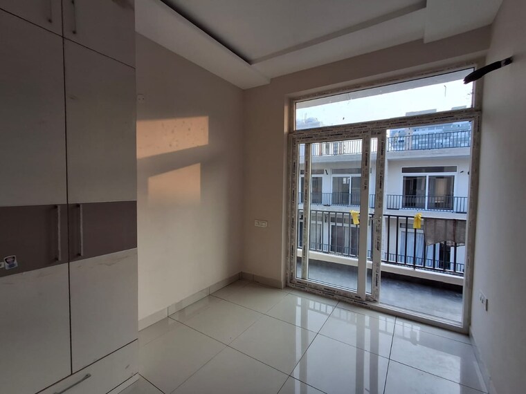 Room, vip road 3 Bedroom 1800 Sq.Ft. Apartment In Vip Road Zirakpur 9392320