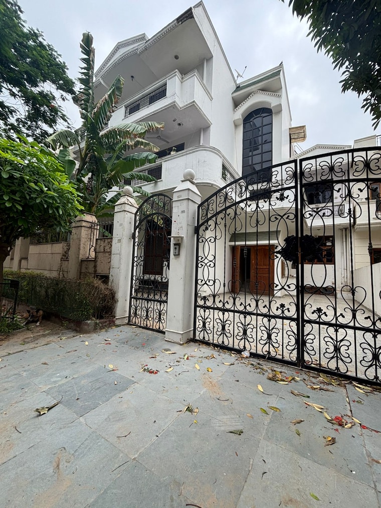 Exterior View, sector 40 3 Bedroom 2502 Sq.Ft. Builder Floor In Sector 40 Gurgaon 9392342