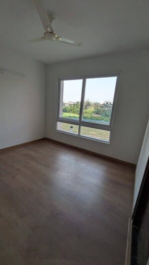 Room in 3 BHK Apartment at Central Park Flower Valley, Sohna Sector 33 – for Sale