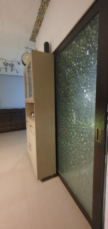 Room in 1.5 BHK Builder Floor at Goregaon West View CHS, Goregaon West – for Sale