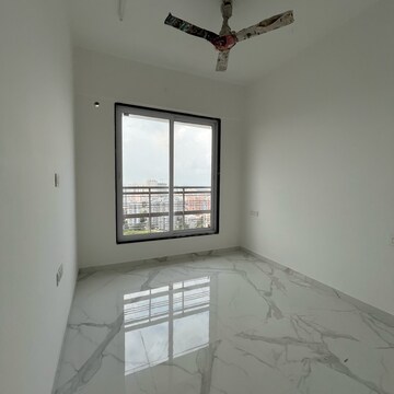 Room in 1 BHK Apartment at Pramanik Walchand Paradise, Kanakia Road – for Rent