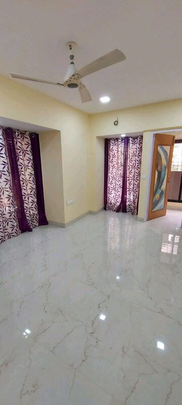 Bedroom in 3 BHK Apartment at Sunny Side Apartment, Andheri West – for Rent