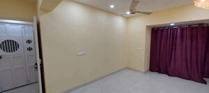 Room in 3 BHK Apartment at Sunny Side Apartment, Andheri West – for Rent