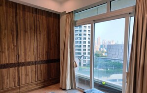 Room in 3 BHK Apartment at Enpar Lotus 101 Worli Residences, Lower Parel – for Rent