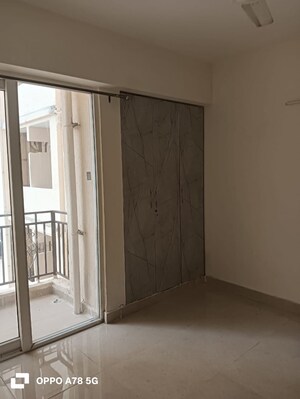Room in 2 BHK Apartment at Signature Global Prime, Sector 63a – for Rent