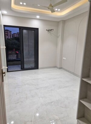 Room in 3 BHK Builder Floor at Sushant Lok 2, Sector 57 – for Rent