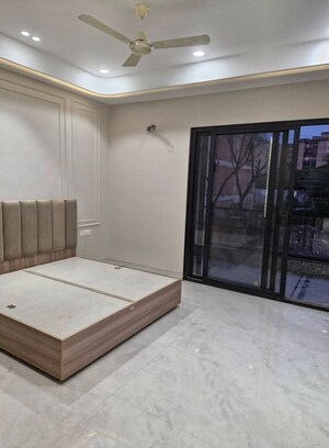 Room in 3 BHK Builder Floor at Sushant Lok 2, Sector 57 – for Rent