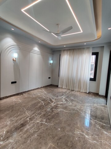 Room in 3 BHK Builder Floor at Sushant Lok 3, Sector 57 – for Sale