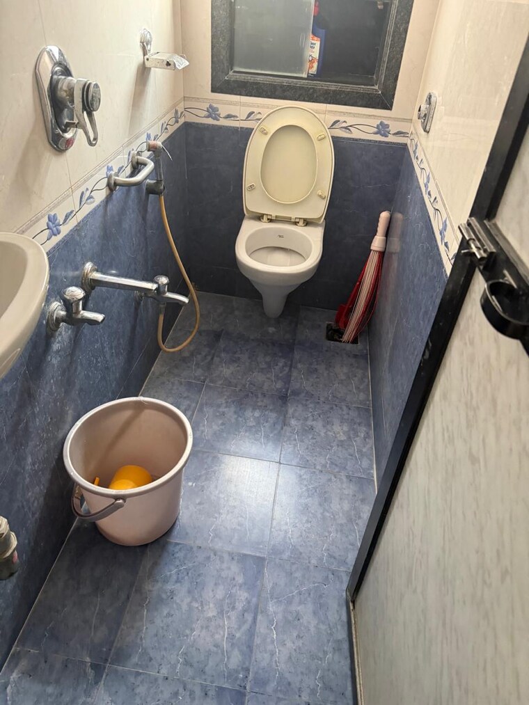 Master Bedroom, bhagwan-singh-apartment 1 Bedroom 525 Sq.Ft. Apartment In Mahim Mumbai 9392389