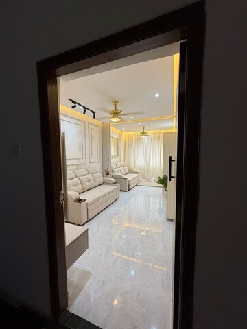 Room in 1 BHK Builder Floor at Naigaon East – for Rent