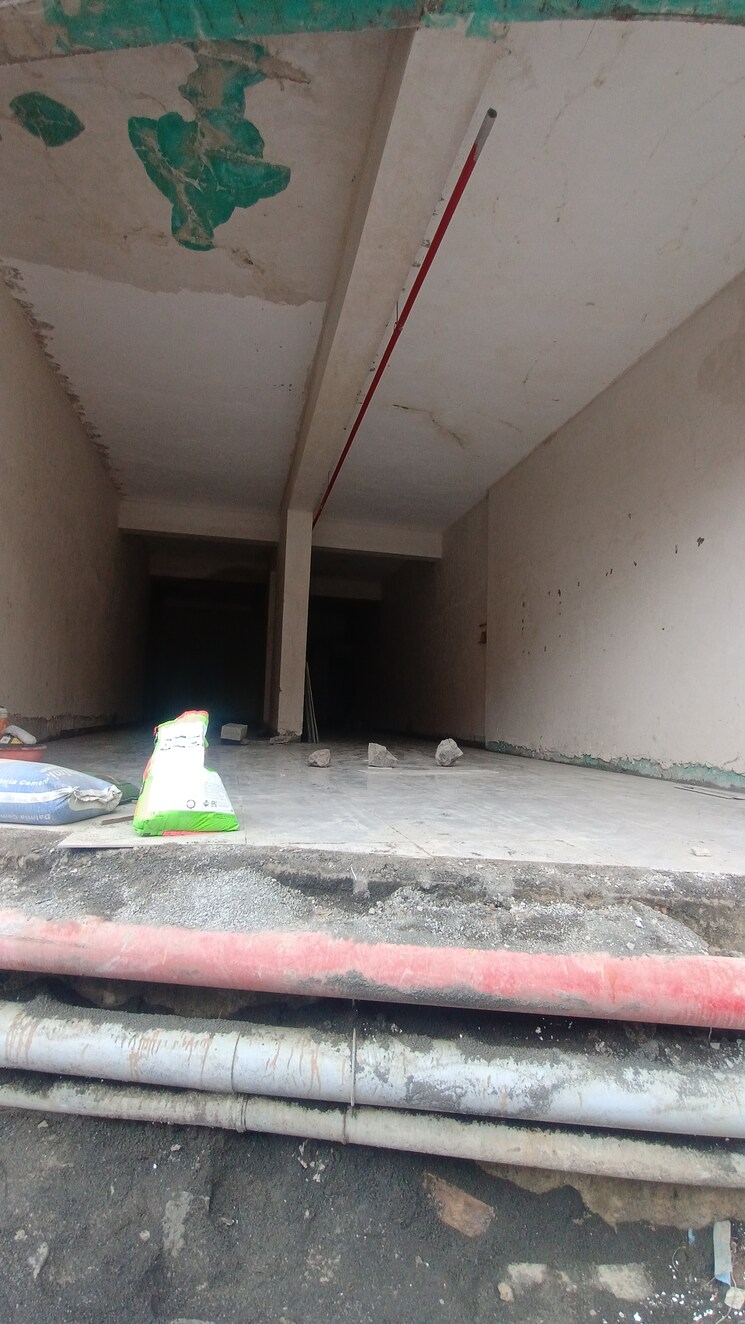 Balcony, everest-world-solitare Commercial Shop 200 Sq.Ft. In Kolshet Road Thane 9392508