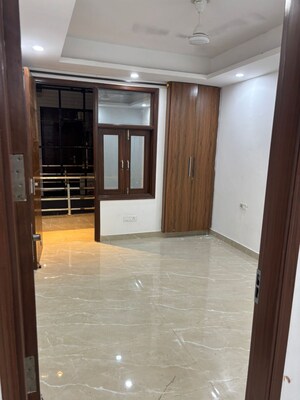 Room in 2 BHK Builder Floor at Saket – for Rent