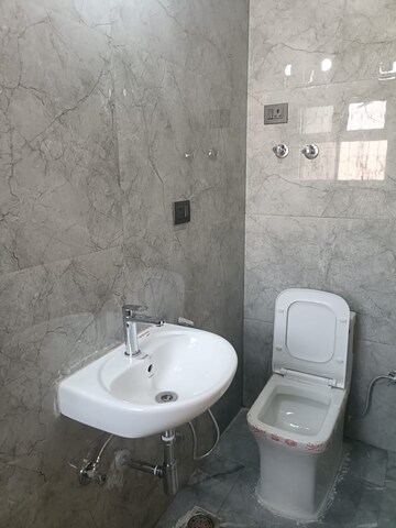 Bathroom in 2.5 BHK Apartment at Sector 56 – for Sale