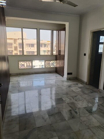 Room in 2.5 BHK Apartment at Sector 56 – for Sale