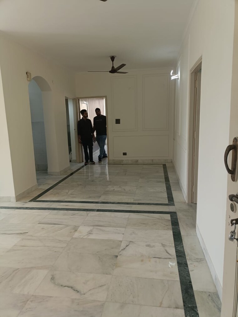 Room, sector 56 2.5 Bedroom 2300 Sq.Ft. Apartment In Sector 56 Gurgaon 9392752