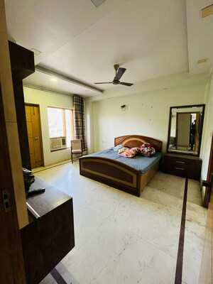 Kitchen in 4 BHK Builder Floor at Sector 40 – for Rent