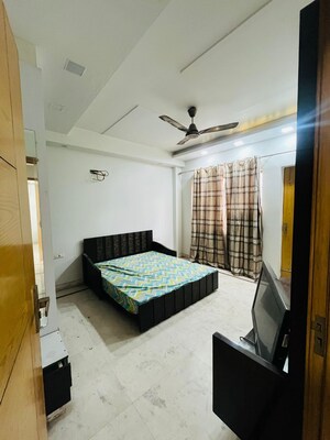 Master Bedroom in 4 BHK Builder Floor at Sector 40 – for Rent
