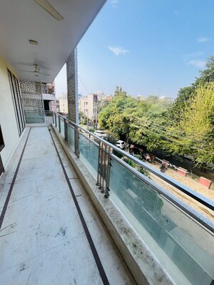 Balcony in 4 BHK Builder Floor at Sector 40 – for Rent