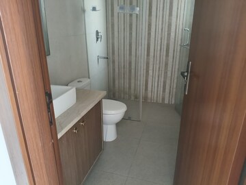 Bathroom in 3.5 BHK Builder Floor at Central Park Flower Valley Aqua Front Towers, Sohna Sector 33 – for Rent