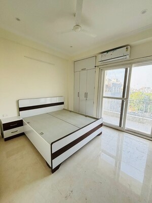 Room in 1 BHK Builder Floor at Sector 38 – for Rent