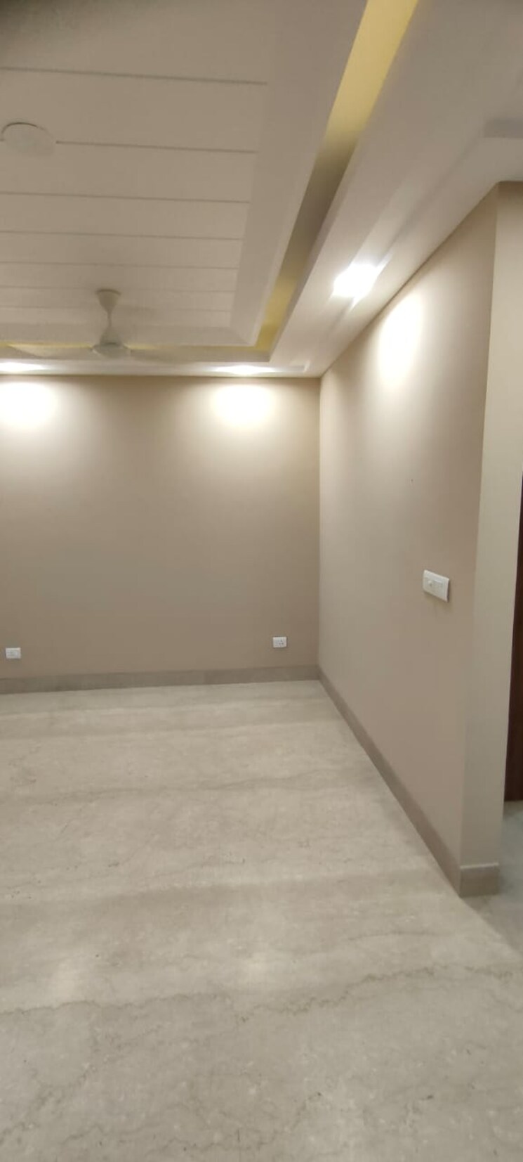 Room, rajouri garden 3 Bedroom 1800 Sq.Ft. Builder Floor In Rajouri Garden Delhi 9392711