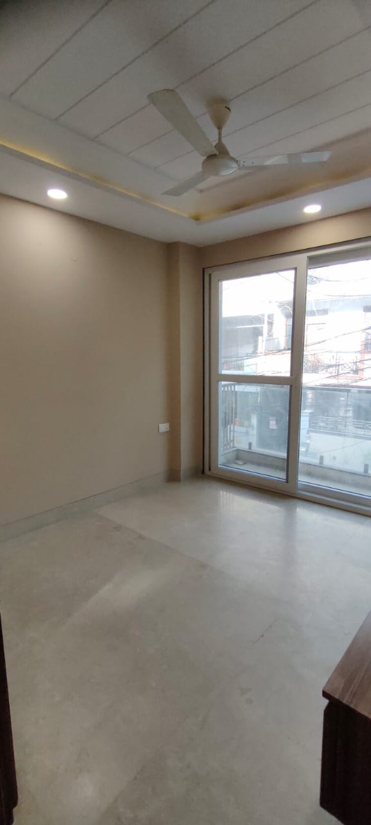 Room, rajouri garden 3 Bedroom 1800 Sq.Ft. Builder Floor In Rajouri Garden Delhi 9392711