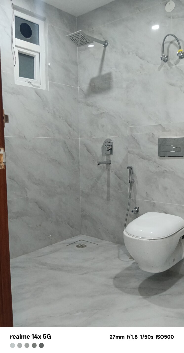 Bathroom, sector 85 3 Bedroom 1150 Sq.Ft. Builder Floor In Sector 85 Faridabad 9392741