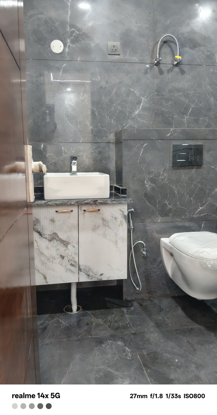Bathroom, sector 85 3 Bedroom 1150 Sq.Ft. Builder Floor In Sector 85 Faridabad 9392741