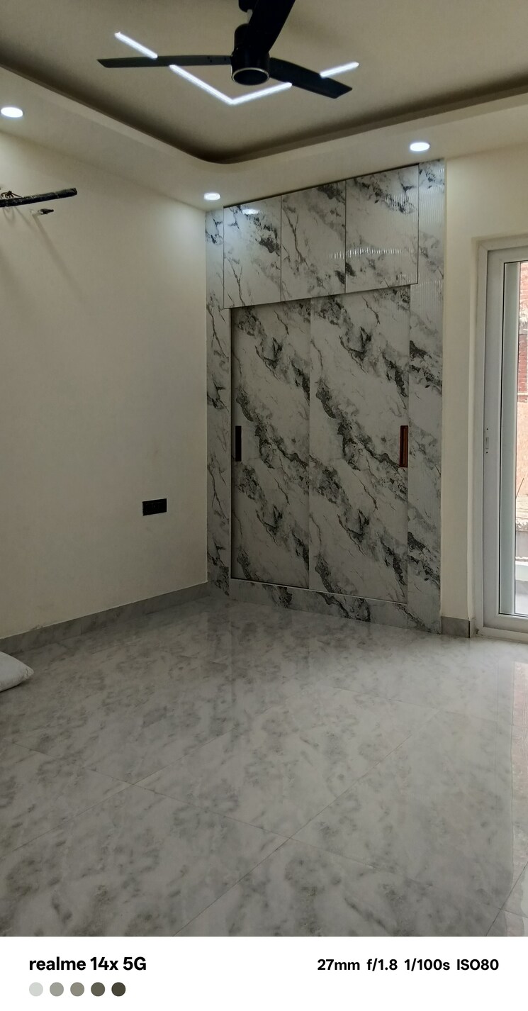 Room, sector 85 3 Bedroom 1150 Sq.Ft. Builder Floor In Sector 85 Faridabad 9392741